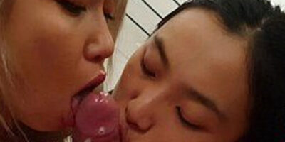 ดูหนังโป๊ XNNX สาวจีนรุมดูดควย ควยใหญ่สอดใส่หีจนมิดด้าม เลีย​ใบหูเย็ดรูหี XXX18+