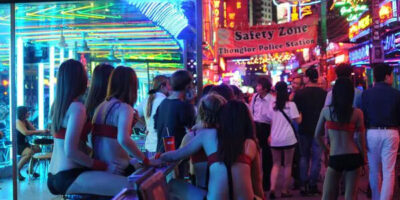 ONLYFAN กะหรี่พัทยาโดนควยฝรั่ง TUKTUK