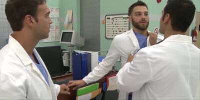 หนังโป๊เกย์ กลุ่มคุณหมอเย็ดกัน คุยกันไม่ลงตัวเลยเย็ดตูดให้จบเรื่อง